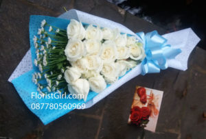 Toko Bunga Handbouquet Mawar Putih Di Bekasi 087780560969 Kode:FG-HB-06