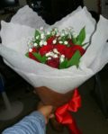 Rangkaian Handbouquet Mawar Merah di Bekasi 085959000635 Kode : fg-hb-51